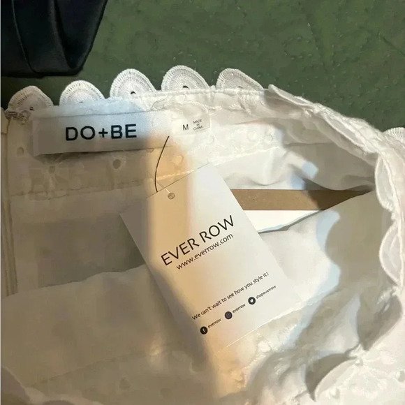 DO+BE White Eyelet Lace NWT scalloped shorts size medium - Picture 4 of 4